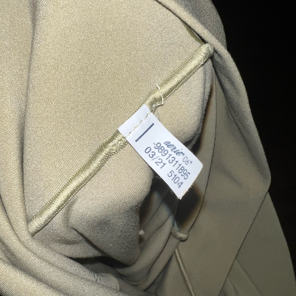 Offline by Aerie Cream Real Me High Rise Seamless Crossover Leggings Size M - Picture 9 of 9
